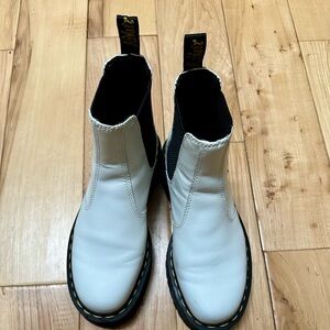 Dr Martens Chelsea Boots